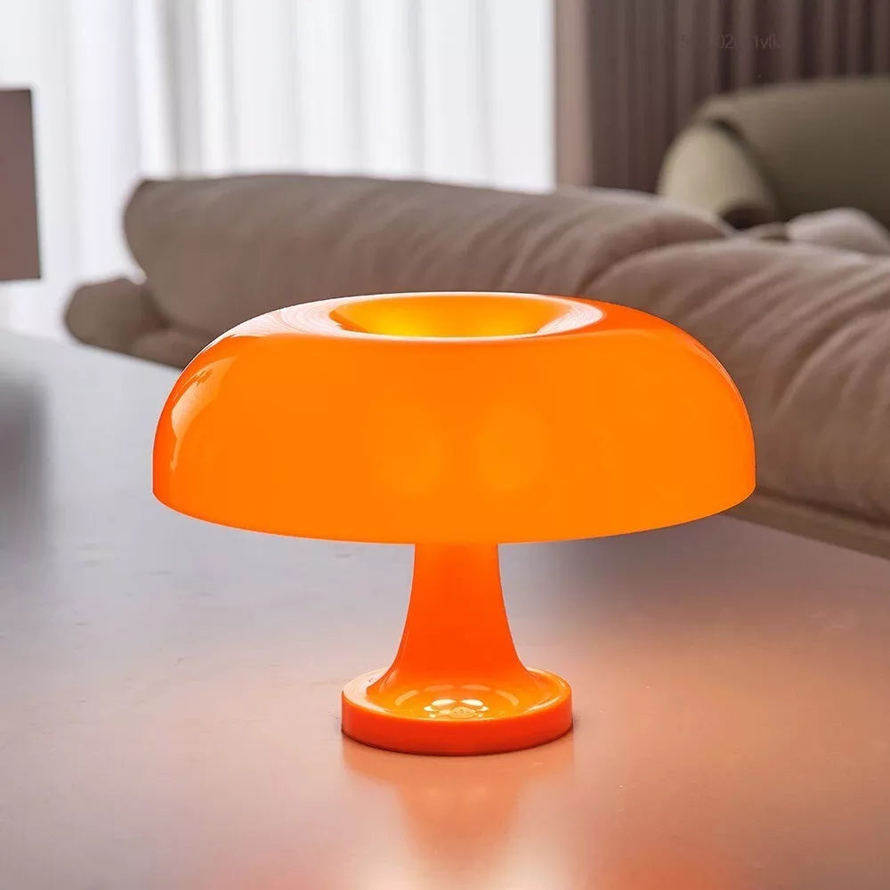 sm-image-3ab08cc7b172000669c0583f Medusa Table Lamp