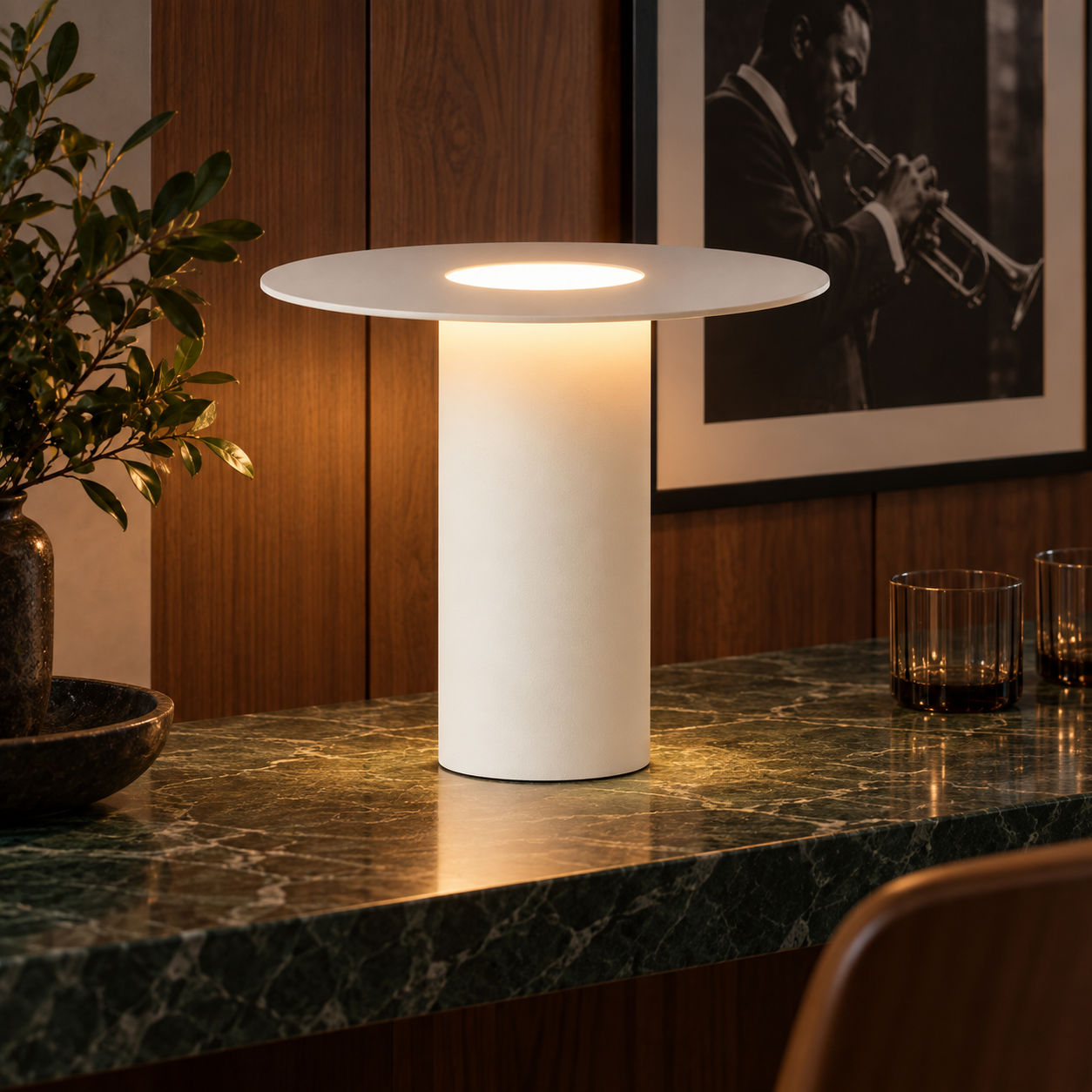 sm-image-a49e0fa14723a9b06fc4fd06 Halo Table Lamp