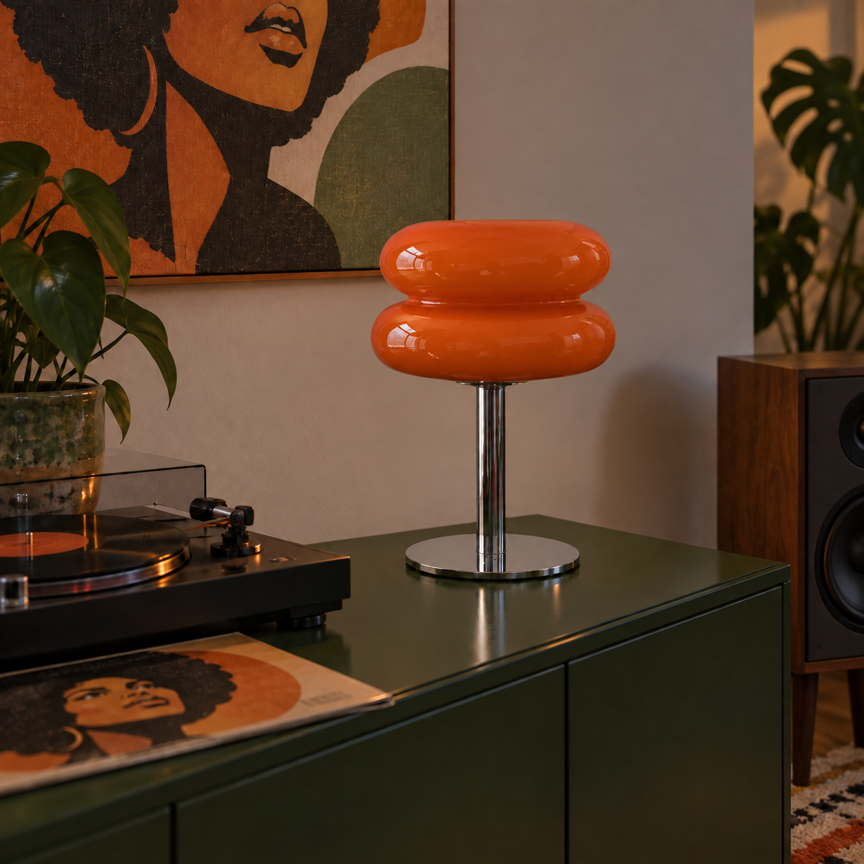 sm-image-a82170679125f9bfe601bebf Retro 70s Table Lamp