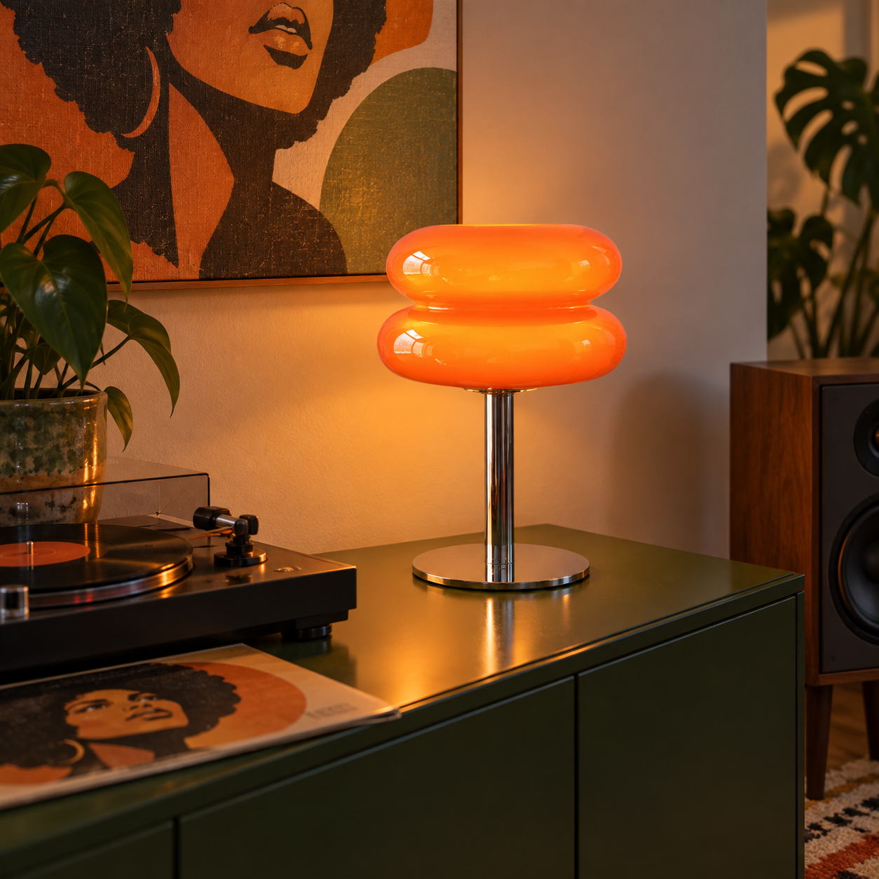 sm-image-cd4fc7d04b94eb4e155eaaab Retro 70s Table Lamp