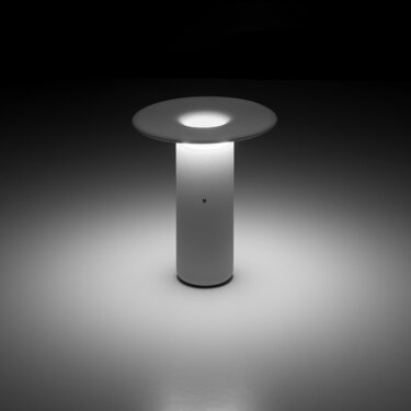 sm-image-ff4e72f8fcb817bc4d84de14 Halo Table Lamp